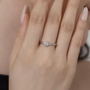 Exquisite Silver S925 White Round Zirconium Flower Design Simple Fashion Ring