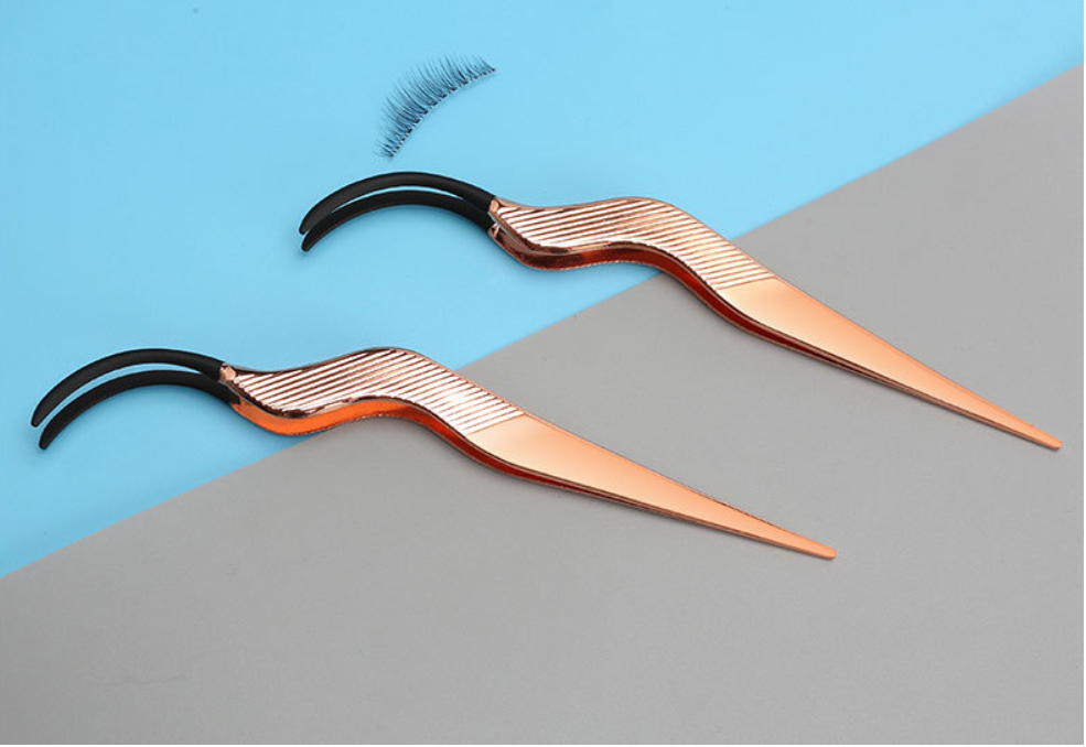 Eyelash Curler Tool for Perfectly Curled Lashes - Enhance Your Look - Image 4