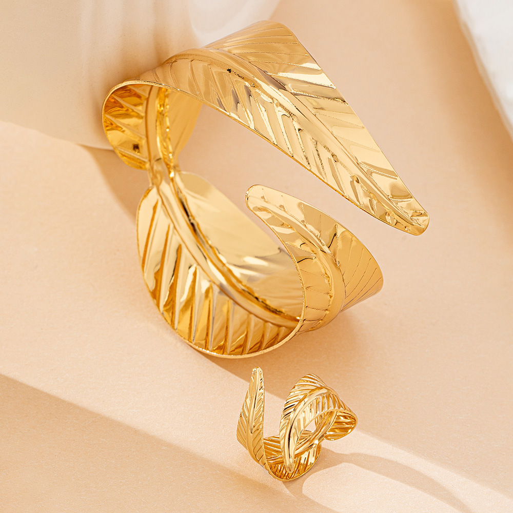 Stylish Women's Alloy Geometry Open Bracelet for Unique Personal Expression - Image 3