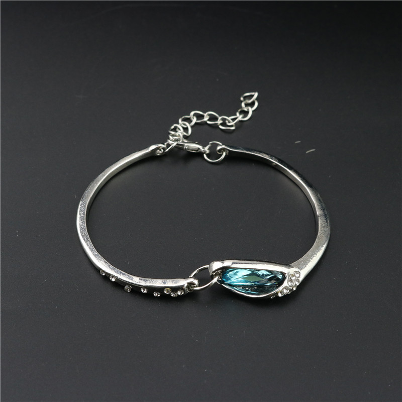 Elegant Three-Piece Necklace Set for Effortless Style and Versatility - Image 4