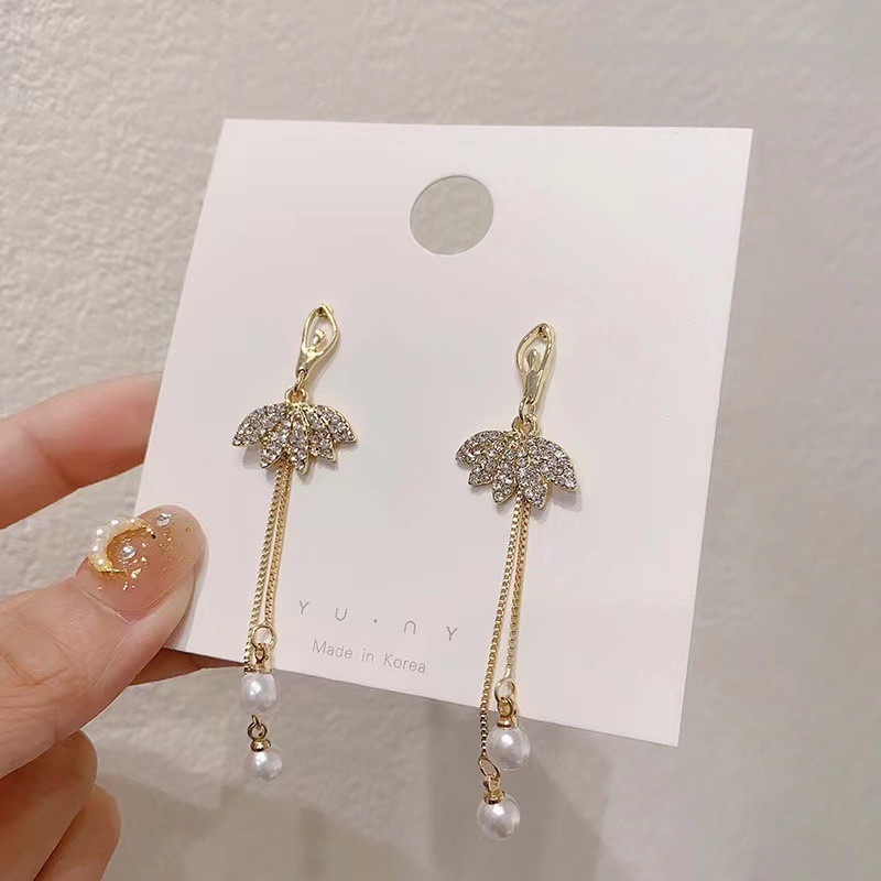 Elegant Ballet Women's Long Pearl Earrings for Timeless Style - Image 2
