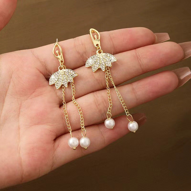 Elegant Ballet Women's Long Pearl Earrings for Timeless Style - Image 3