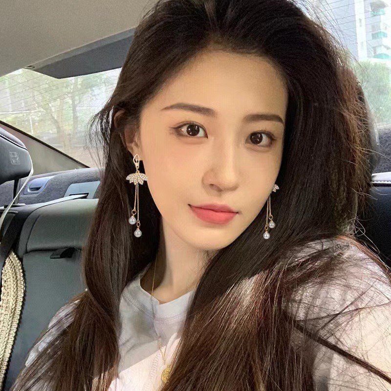 Elegant Ballet Women's Long Pearl Earrings for Timeless Style - Image 4