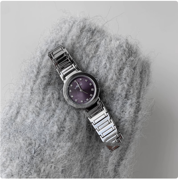 Premium Light Luxury Women's Quartz Watch for Special Interests - Image 2