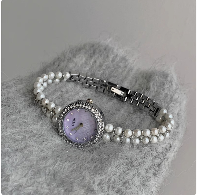 Premium Light Luxury Women's Quartz Watch for Special Interests - Image 5