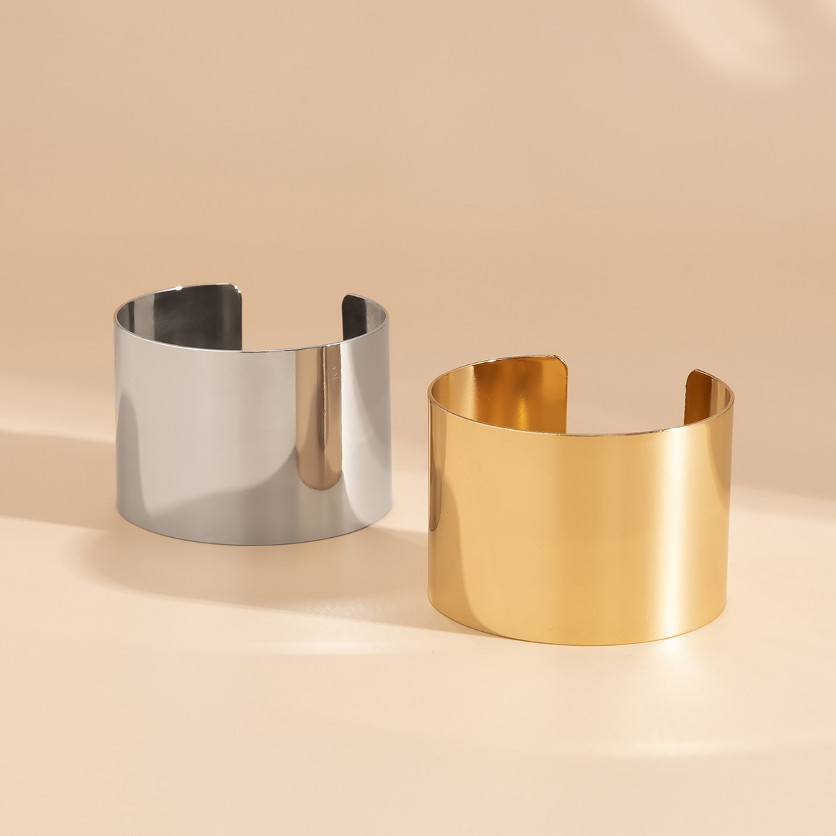 Vintage-Inspired Minority Geometric Glossy Hand Accessory Bracelet - Image 4