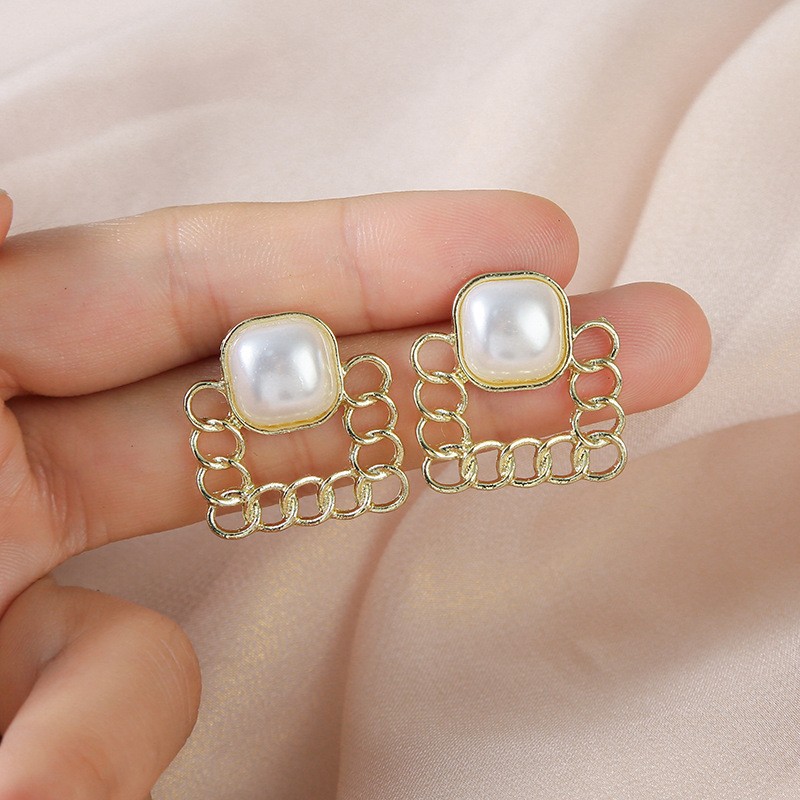 Vintage Pearl Fashion Chain Geometric Square Ear Studs for Stylish Elegance - Image 4