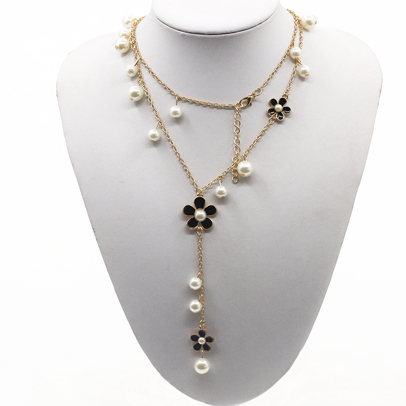 Five Petal Pearl Flower Sweater Chain - Elegant Accessory for Any Outfit - Image 2
