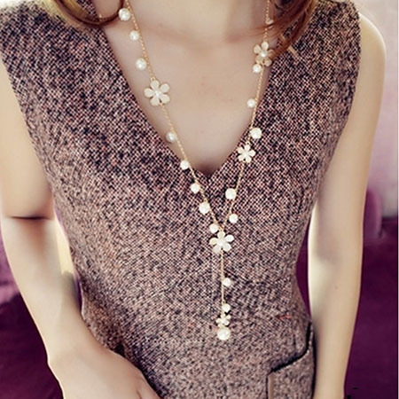 Five Petal Pearl Flower Sweater Chain - Elegant Accessory for Any Outfit - Image 4