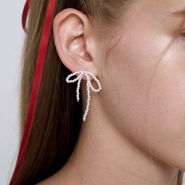 Chic Silver Woven Earrings with Elegant Bowknot and Pearl Accents - Image 2