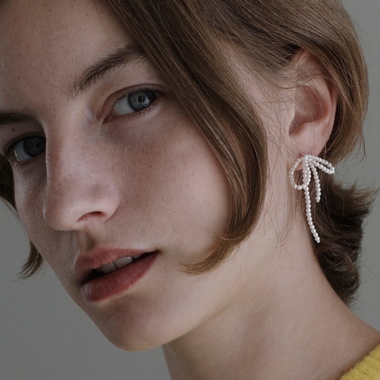 Chic Silver Woven Earrings with Elegant Bowknot and Pearl Accents - Image 8