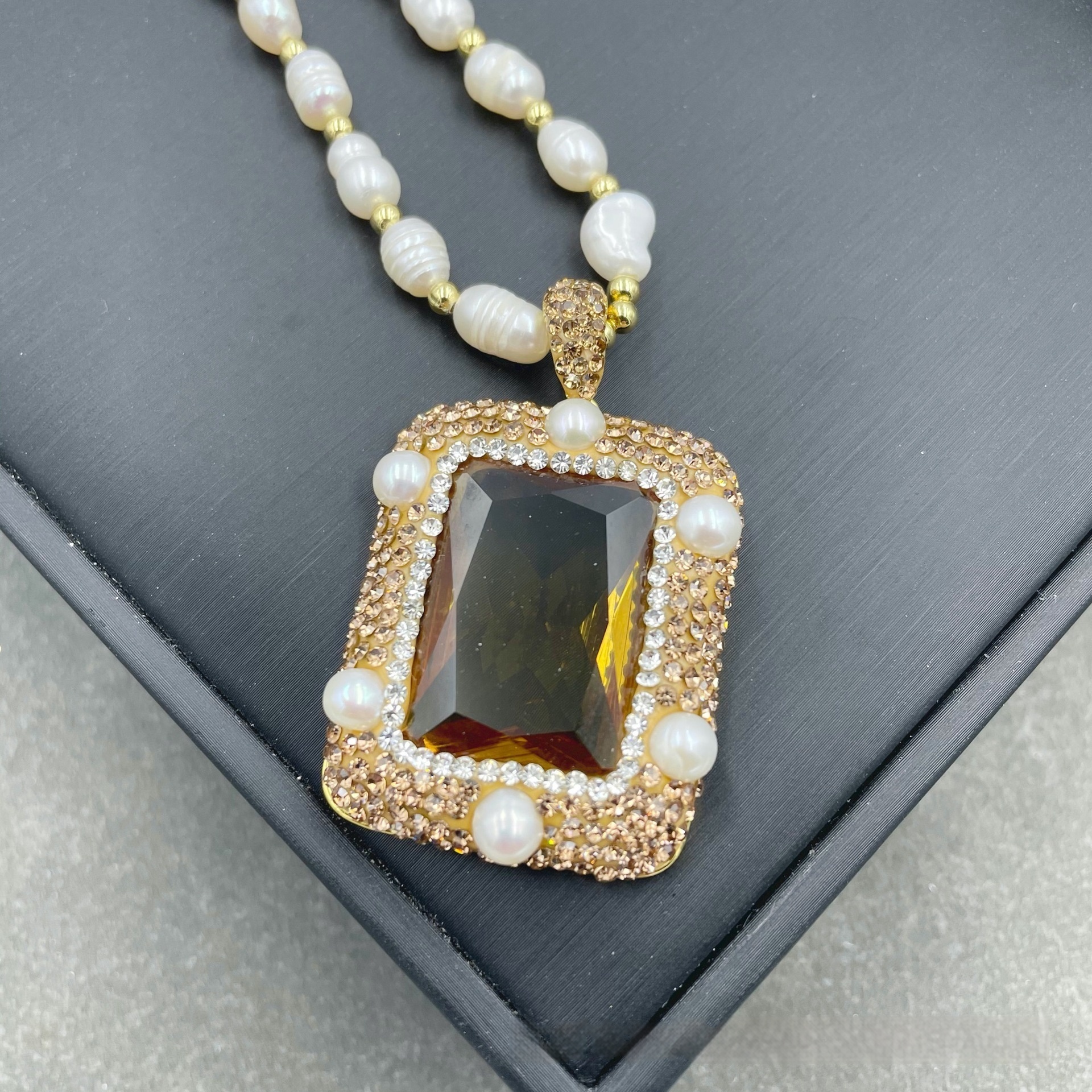 European American and French Style Elegant Photosensitive Stone Jewelry - Image 3