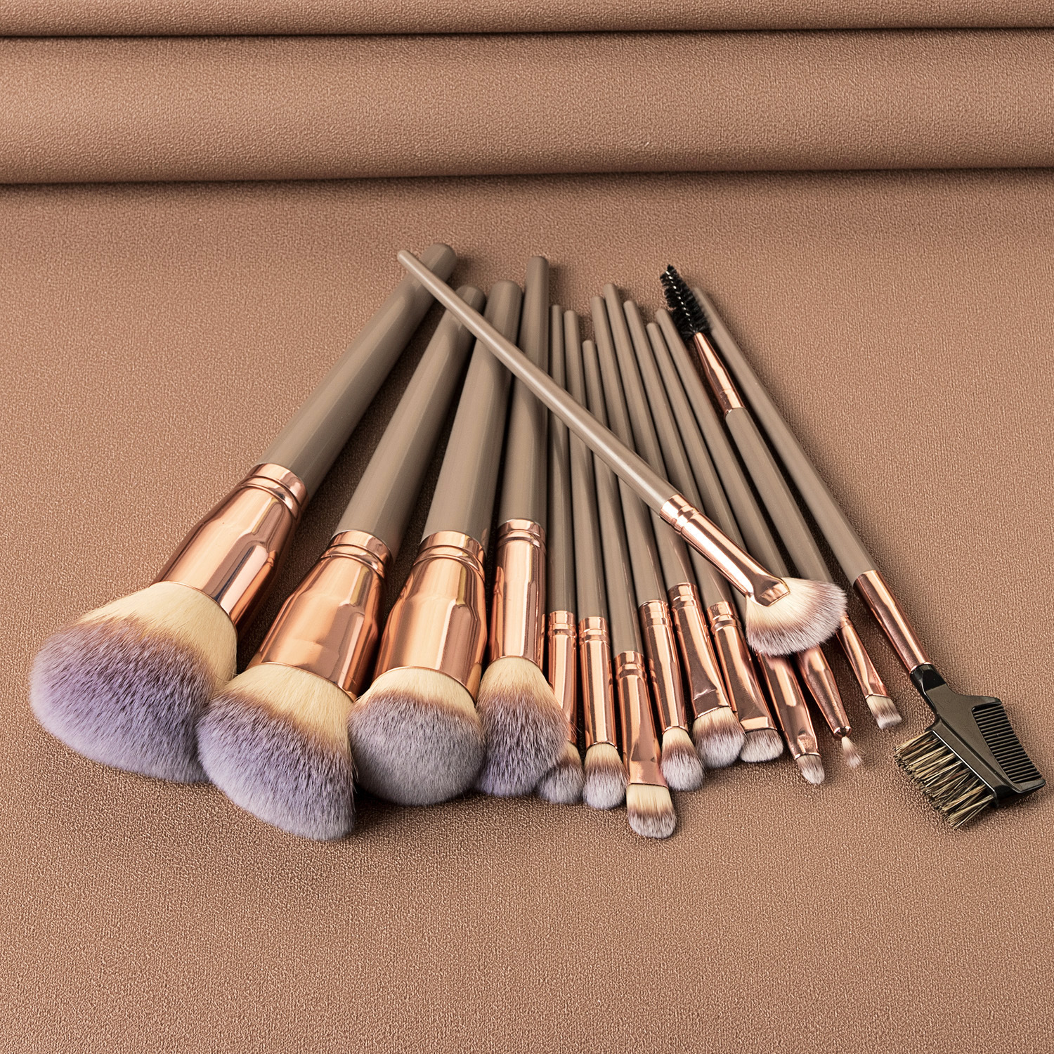 15-Piece Beauty Tools Makeup Brush Set - Eye Shadow Brushes Included - Image 9