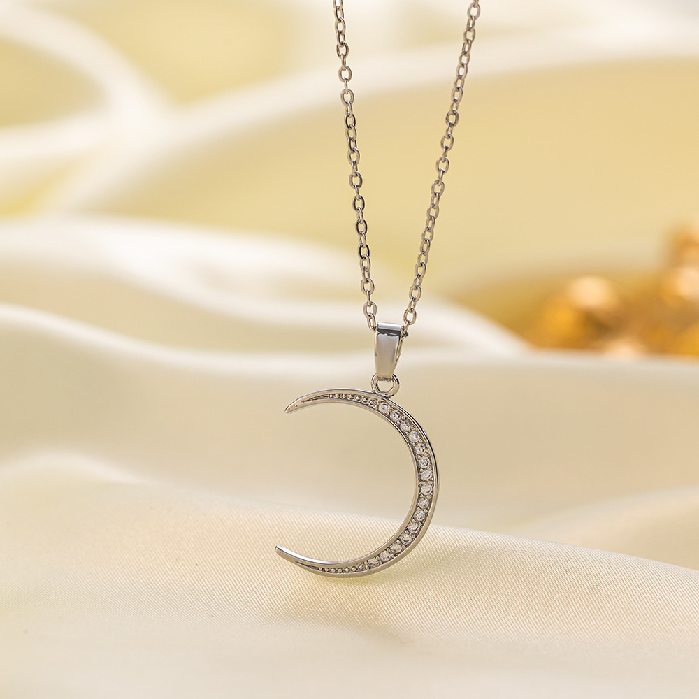 Stylish Stainless Steel Necklace with Copper-Plated Gold Pendant - Perfect Clavicle Chain Gift for Mother or Girlfriend - Image 9