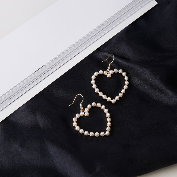 Charming Peach Heart Pierced Pearl Earrings for a Delightful Look - Image 2
