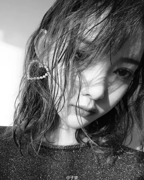 Charming Peach Heart Pierced Pearl Earrings for a Delightful Look - Image 5