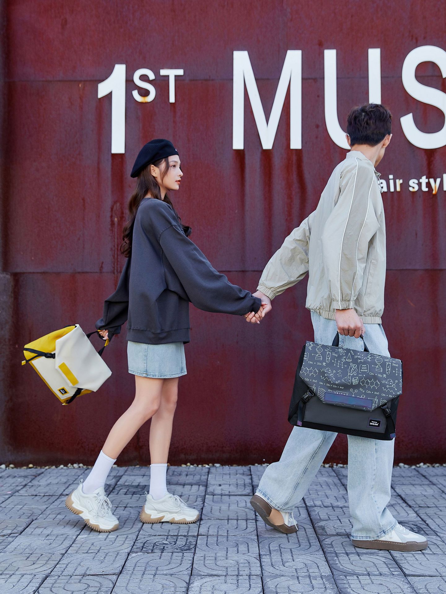 Large Capacity Portable Messenger Bag for Gaming Laptops - Stylish Shoulder Bag - Image 13