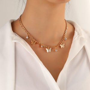 Elegant Butterfly Clavicle Necklace in Metal – Stunning Jewelry Piece