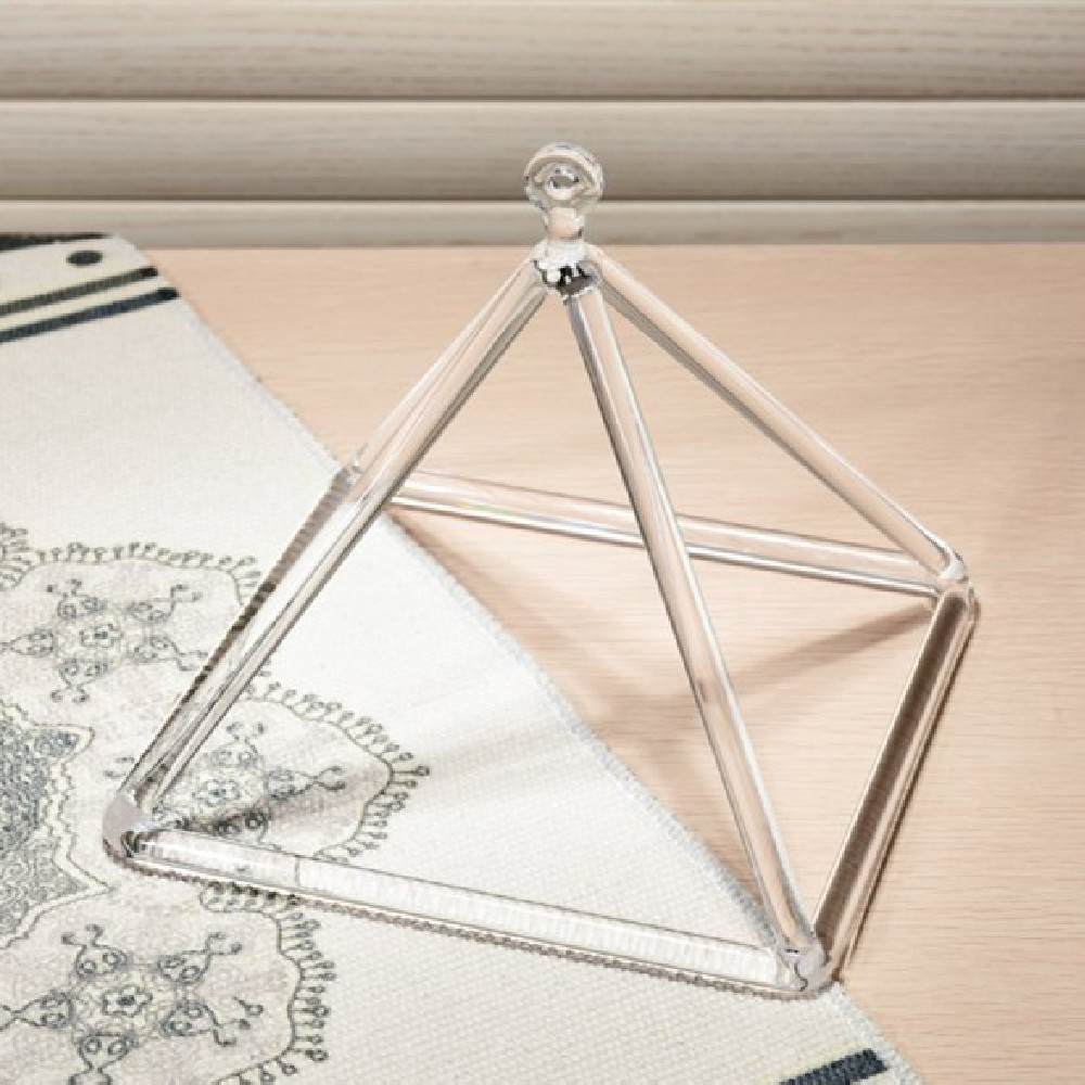 Professional Transparent Quartz Crystal Pyramid Yoga Instrument with Four-Corner Music Stand