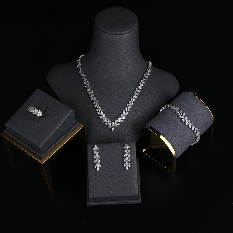 Zircon 4-Piece Wedding Accessories Set for Lucky Dinner Ceremonies - Image 2