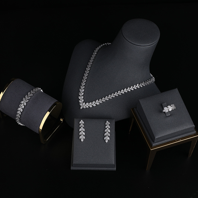 Zircon 4-Piece Wedding Accessories Set for Lucky Dinner Ceremonies - Image 3