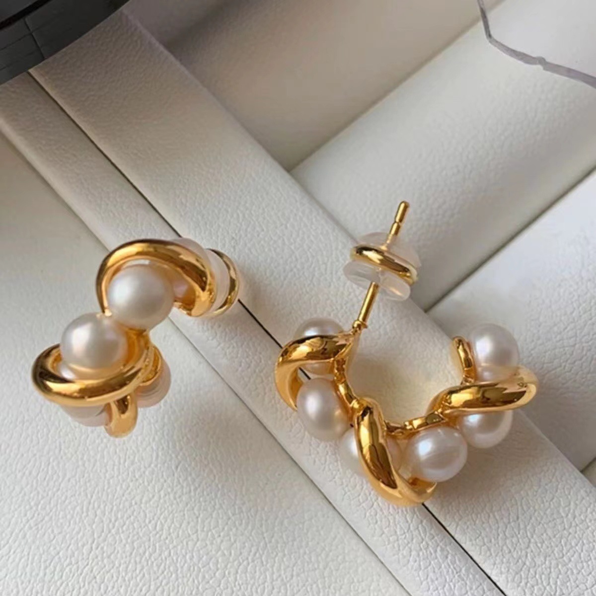 Stylish Silver Needle Fashion Winding Pearl Earrings for Elegant Look - Image 3
