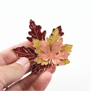 Elegant Maple Leaf Brooch - Stylish Accessory for Nature Lovers