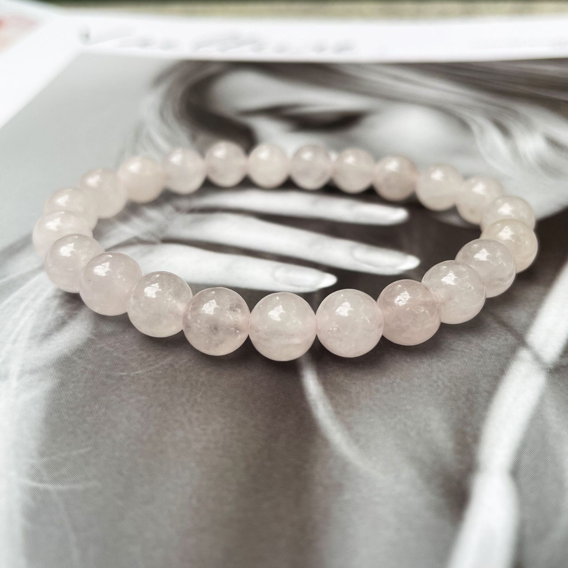 Elegant Women's Rose Stone Bracelet - Simple Fashion Accessory - Image 5