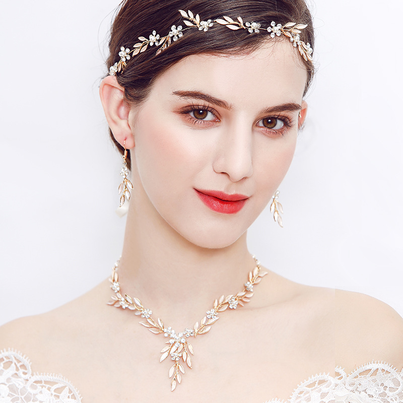 Elegant Three-Piece Bridal Jewelry Set: Alloy-Plated Earrings & Necklace for European and American Brides - Image 5