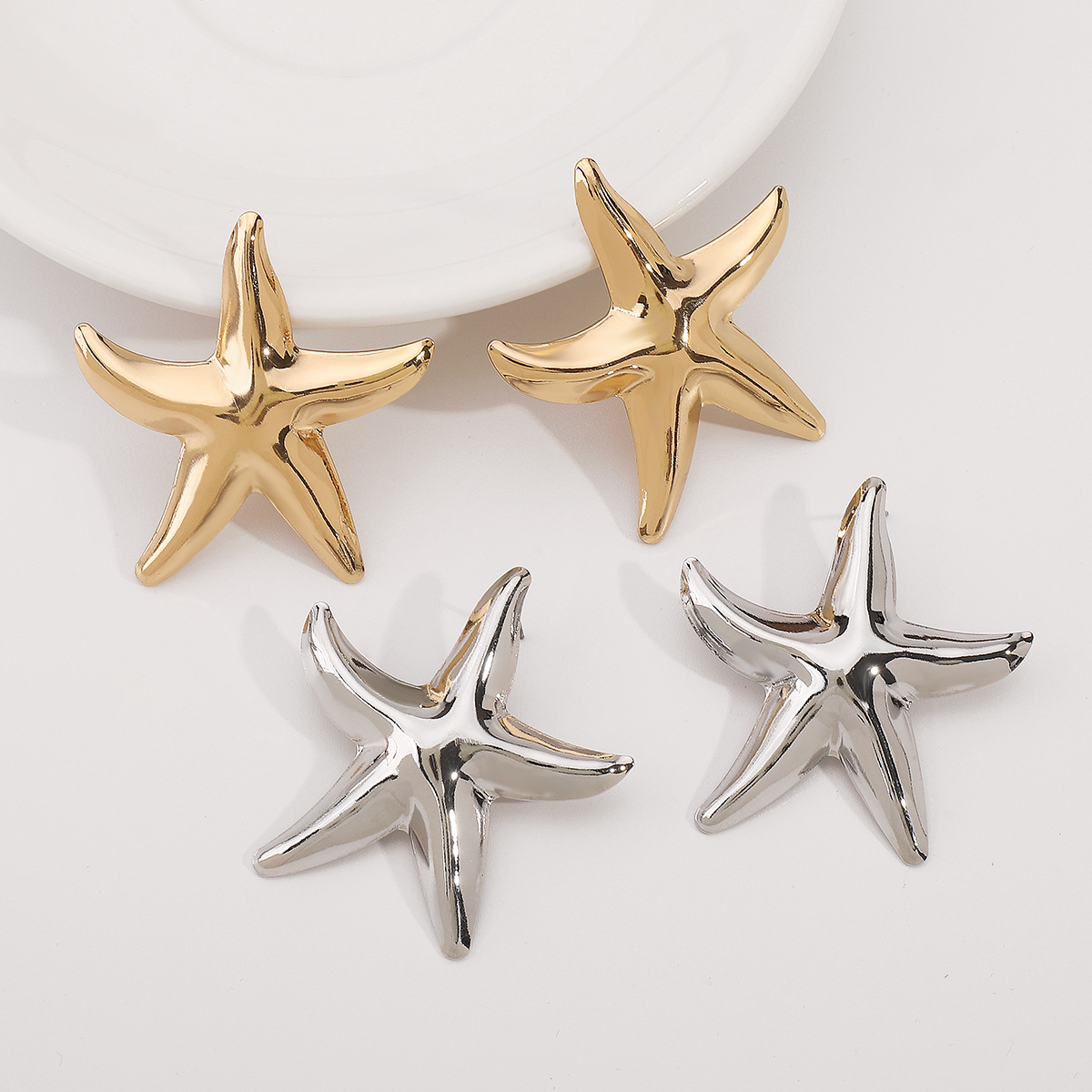 Stylish Minority Fashion Metal Starfish Earrings - Trendy Ocean-Inspired Jewelry - Image 6