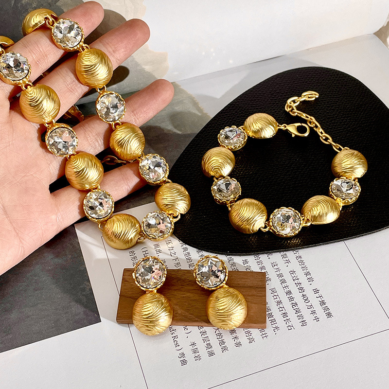 Elegant Women's Light Luxury Gold Necklace - Middle-Ancient Clavicle Chain