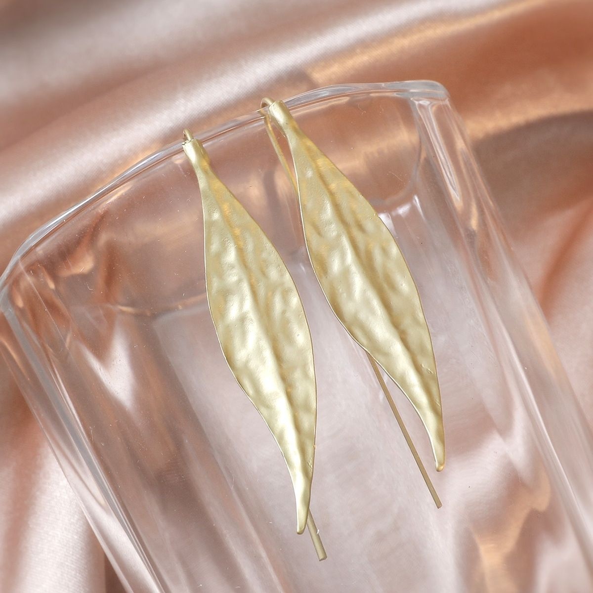 European and American Stylish Leaf Ear Hook – Unique Personality Accessory - Image 2