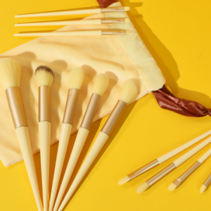 13Pcs Makeup Brush Set - Essential Beauty Tools for Concealer, Blush, Foundation, Eye Shadow & Highlighter