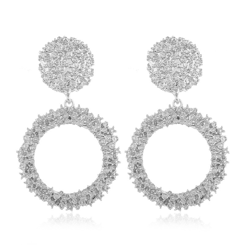 Elegant Geometric Relief Flower Earrings for a Stylish Look - Image 2