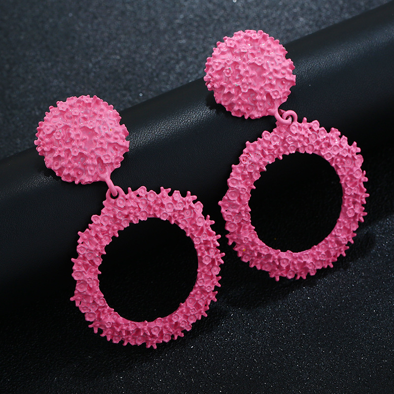 Elegant Geometric Relief Flower Earrings for a Stylish Look - Image 4