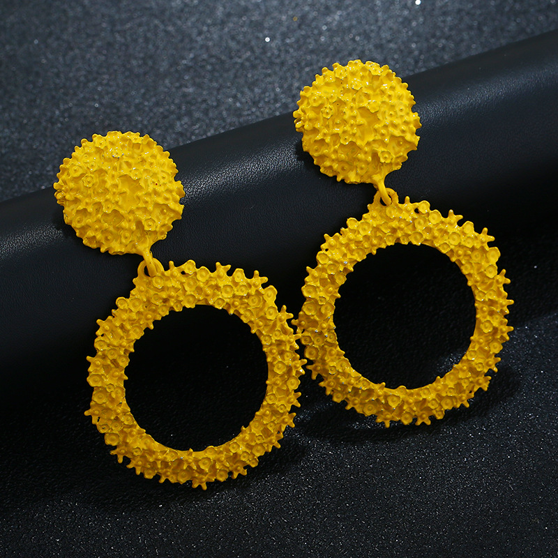 Elegant Geometric Relief Flower Earrings for a Stylish Look - Image 10