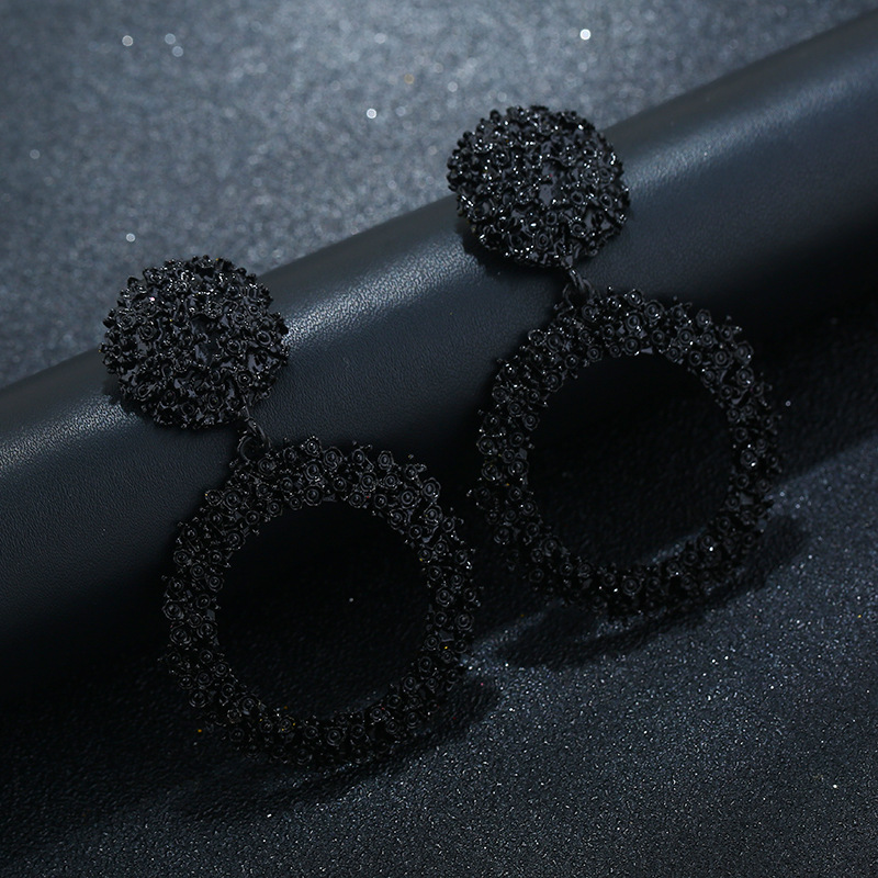 Elegant Geometric Relief Flower Earrings for a Stylish Look - Image 12