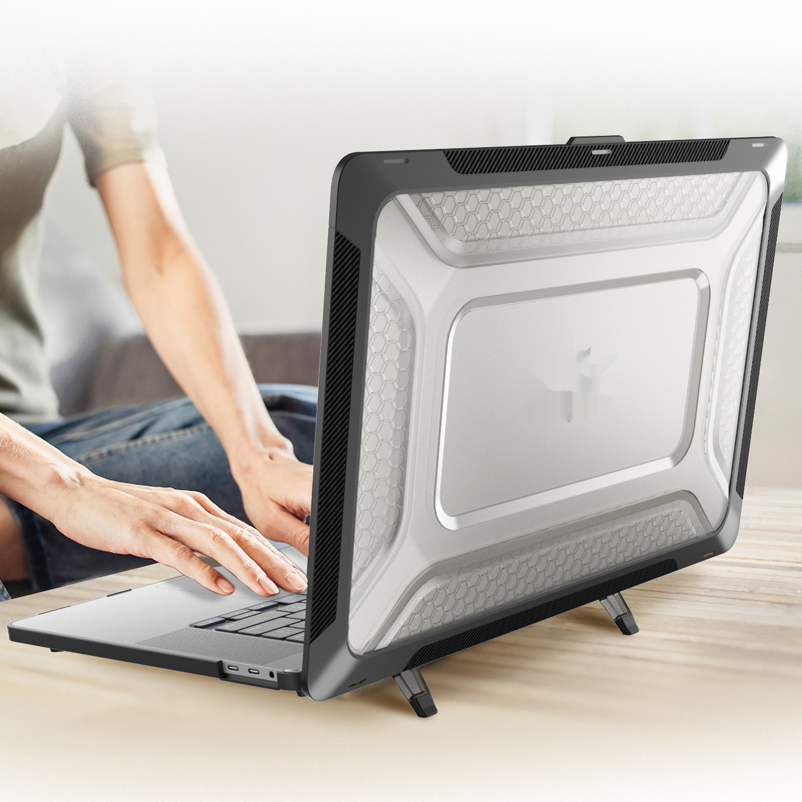 Versatile Notebook Protection Sleeve - Durable Protective Shell for Laptops - Image 2