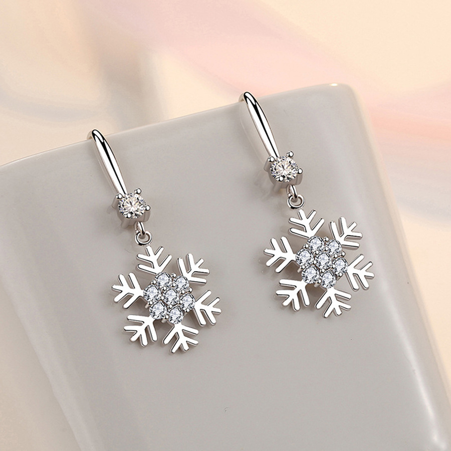 Stylish Temperament Snowflake Earrings with Rhinestones - Personalized Christmas Jewelry for Women - Image 2