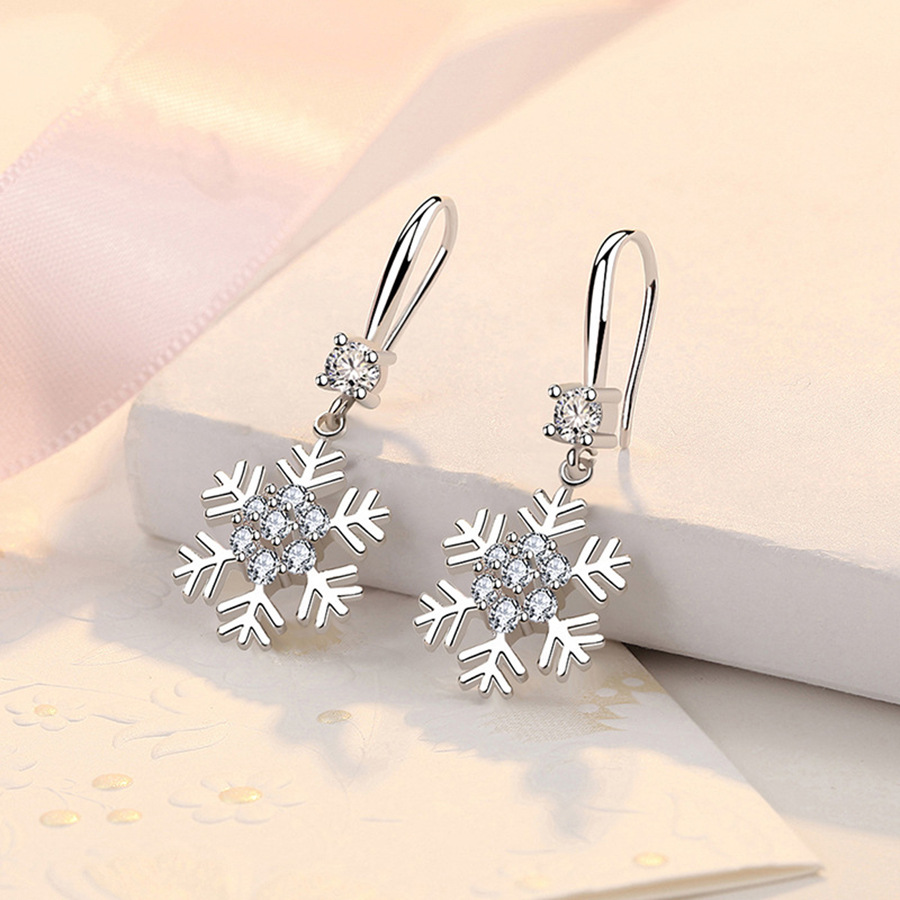 Stylish Temperament Snowflake Earrings with Rhinestones - Personalized Christmas Jewelry for Women - Image 3