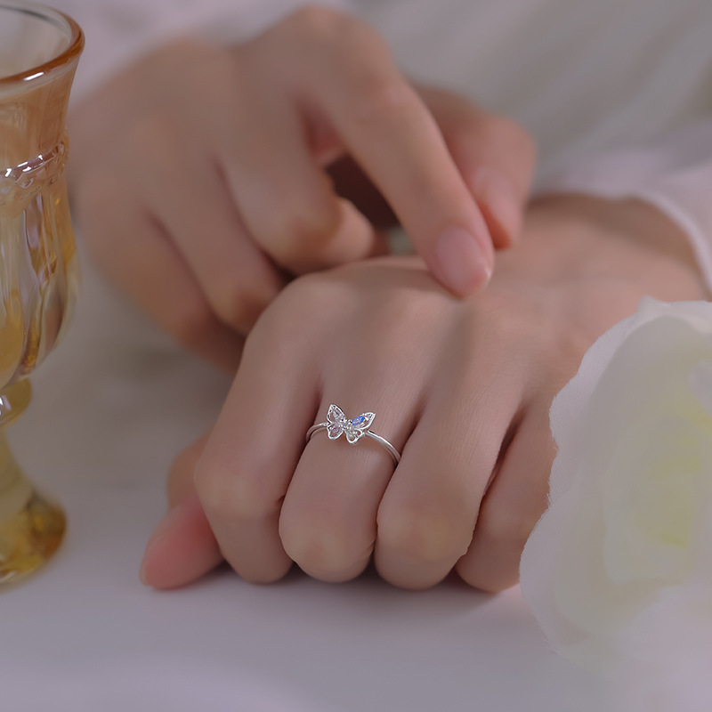 Elegant Women's Three Dimensional Butterfly Zircon Ring - Stunning Jewelry Piece - Image 6