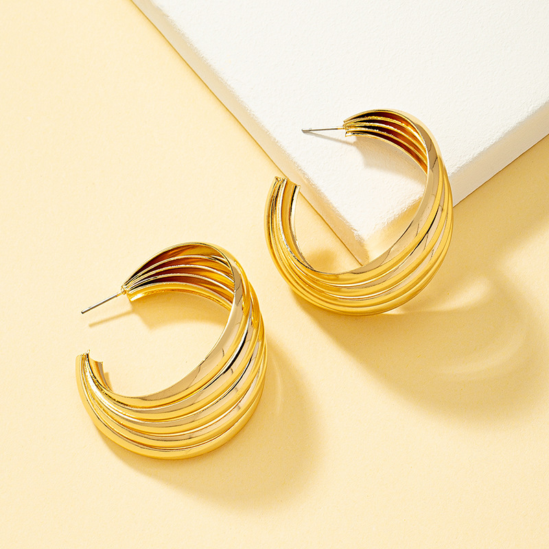 Stylish Women's Geometric Warping Metal Stud Earrings for Modern Elegance - Image 10