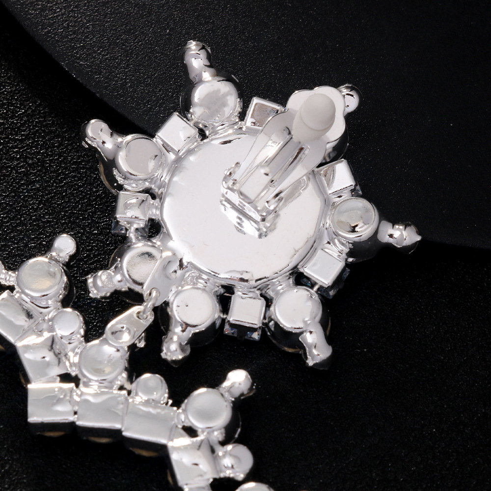 Exquisite Heart Shape Ear Clip for Women - High-Grade Earless Light Luxury - Image 4