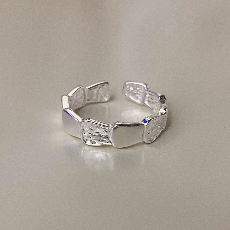 Stylish Female Stitching Scale Ring - Simple Fashion Accessory - Image 2