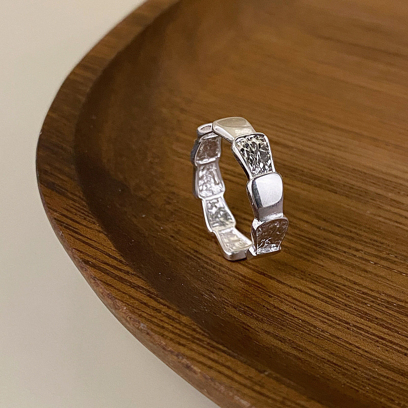 Stylish Female Stitching Scale Ring - Simple Fashion Accessory - Image 6