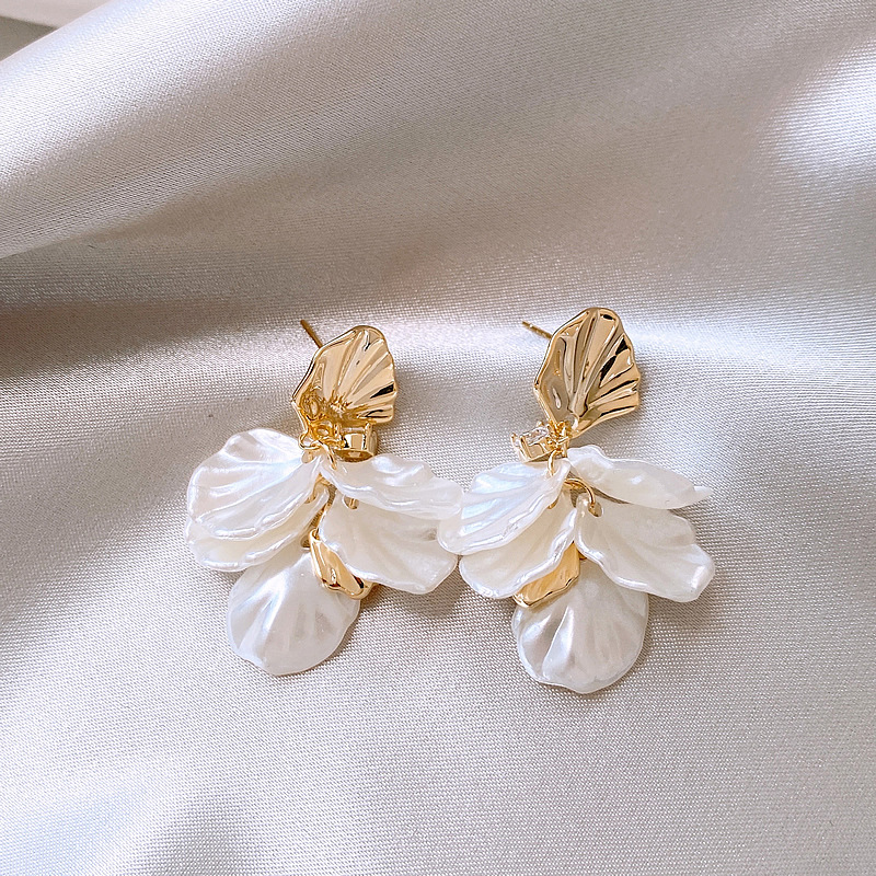 Chic Versatile Elegant Flower Stud Earrings for Every Occasion - Image 2
