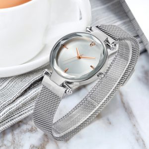 Stylish Women's Fashion: Unique Net Design with Quartz Watch
