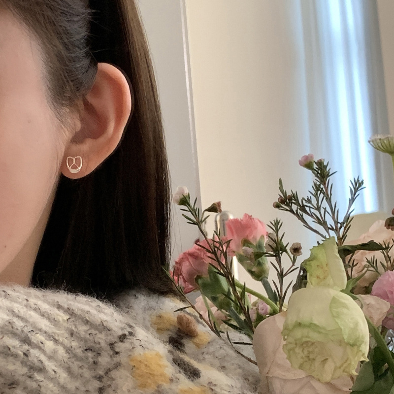 Stylish Design Alkaline Water Croissant AB Stud Earrings for Trendy Fashion - Image 3