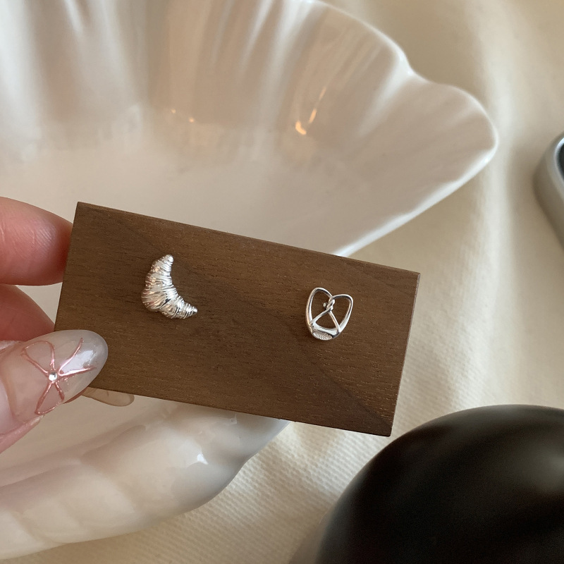 Stylish Design Alkaline Water Croissant AB Stud Earrings for Trendy Fashion - Image 4