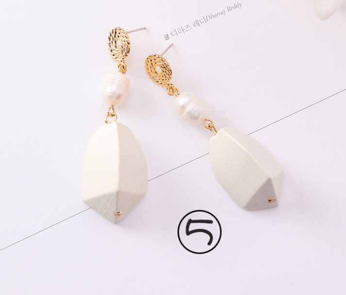 Stylish Vintage Geometric Metal Pearl Asymmetric Earrings - Personalized Design